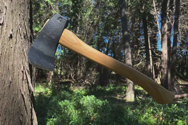 What makes a hatchet or axe good for throwing.